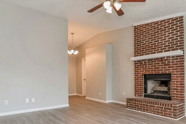 Building Photo - 1825 Keystone Lakes Dr