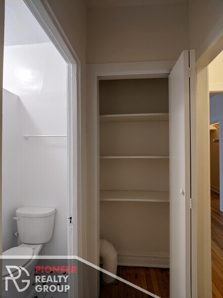 Building Photo - 630 W Cornelia Ave