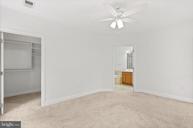 Building Photo - 1002 Elmcroft Blvd