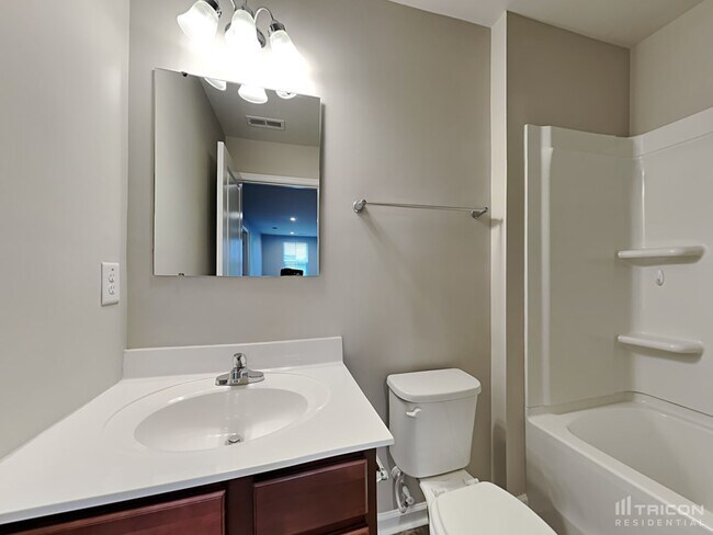 Building Photo - 656 McCormick Ln