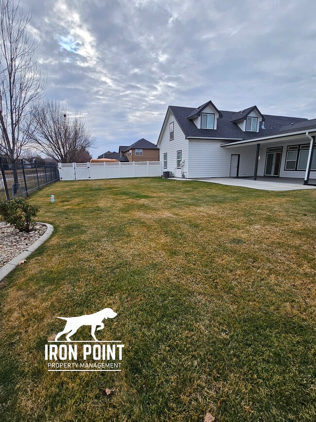Building Photo - 3bed/2bath in sought after Nampa neighborhood w/3 car garage and large bonus room.