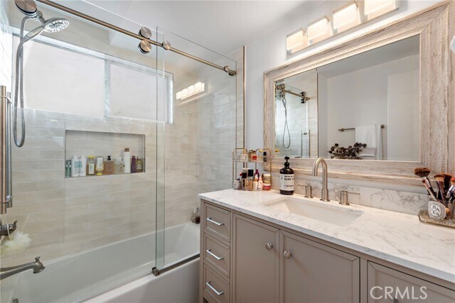 Building Photo - 25211 La Cresta Dr