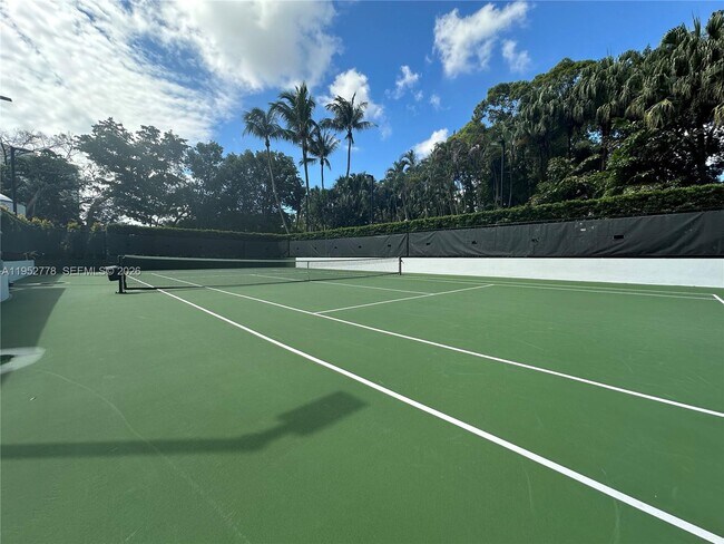 Building Photo - 2127 Brickell Ave