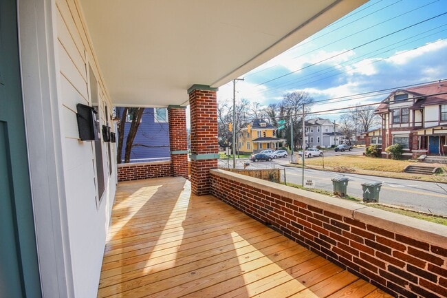 Building Photo - Stylish 2BR Retreat in Vibrant Highland Park Neighborhood!