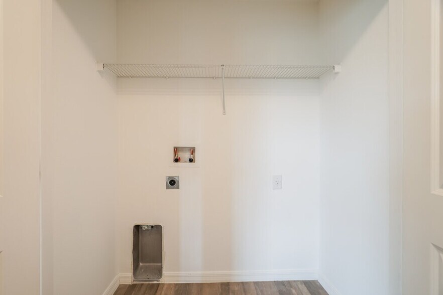 Building Photo - 333 Elderberry Ct