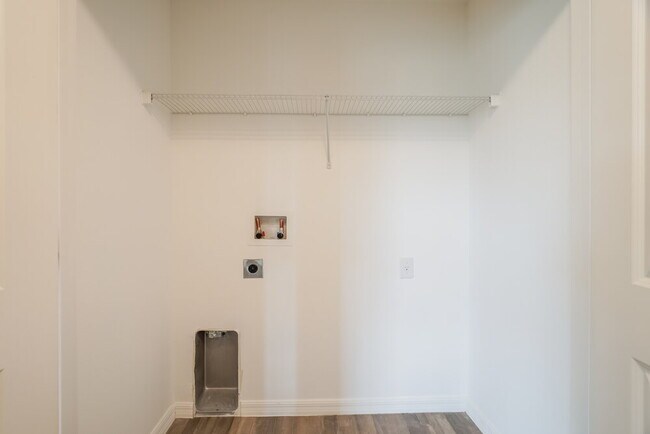 Building Photo - 333 Elderberry Ct