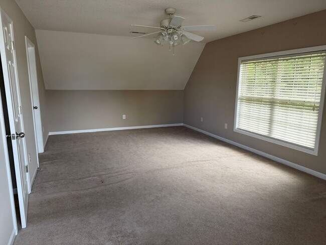 Building Photo - Lenoir City 37771 - 4 bedroom 2.5 bath - call Sharon Arnwine 865-313-7215