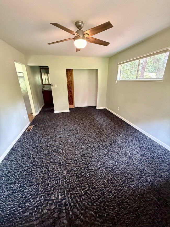 Building Photo - 11599 Upper Pine Hill Dr