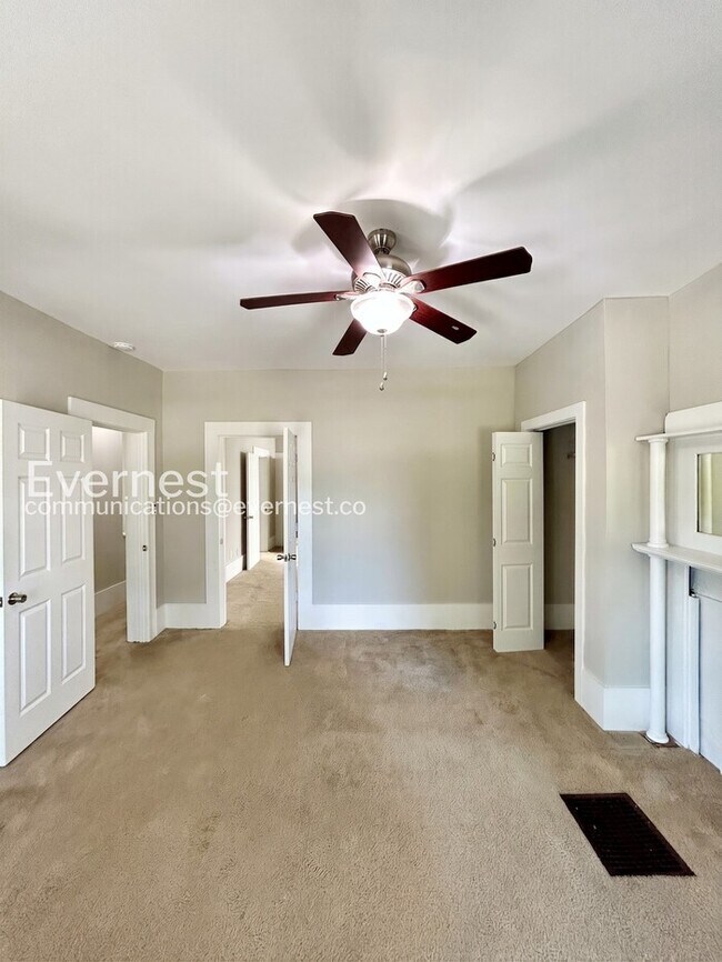 Building Photo - 3 Bed, 2.5 Bath Home with Fenced Yard / Pet-Friendly / Available Now!