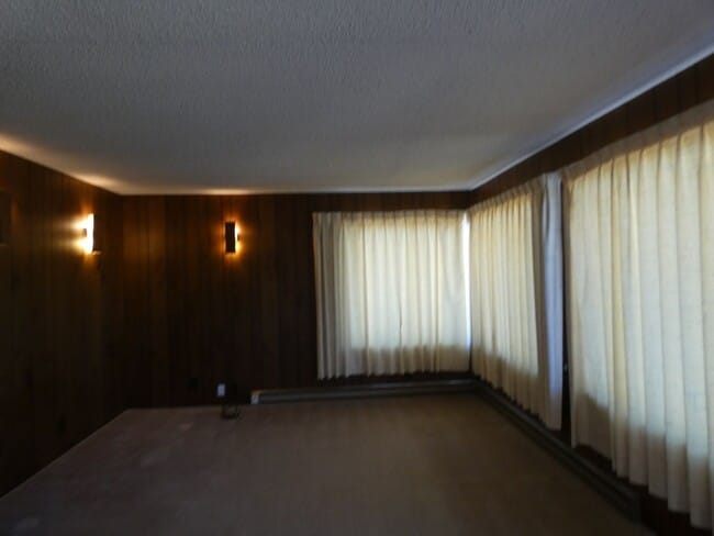 Building Photo - Central Duplex with View