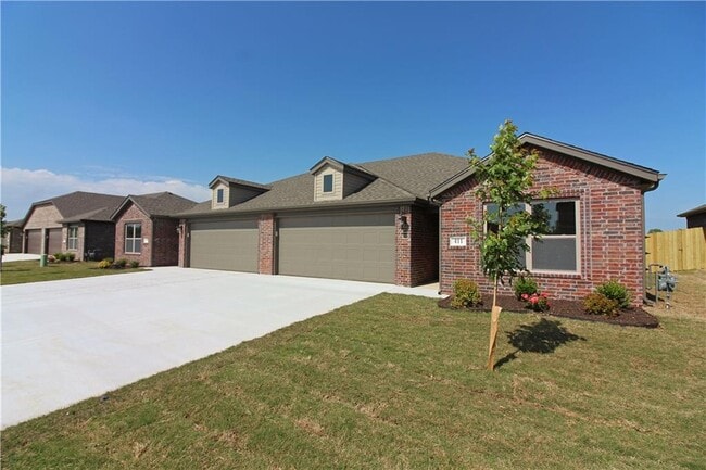 Primary Photo - 413 Barbet Dr