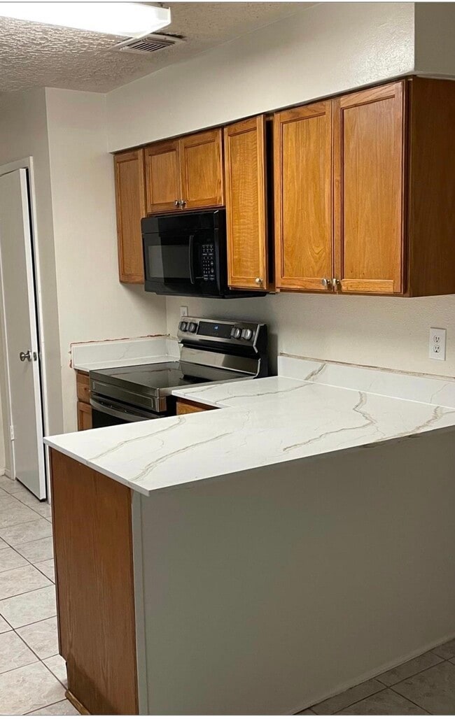 Building Photo - 16939 Cairnloch St