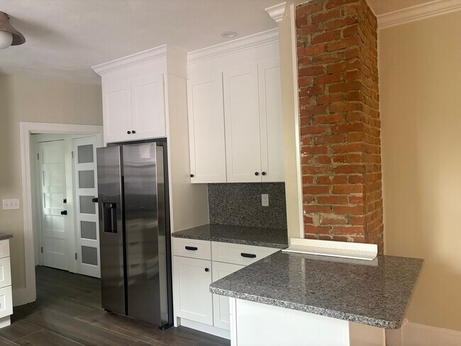 Building Photo - 14 Fairview St