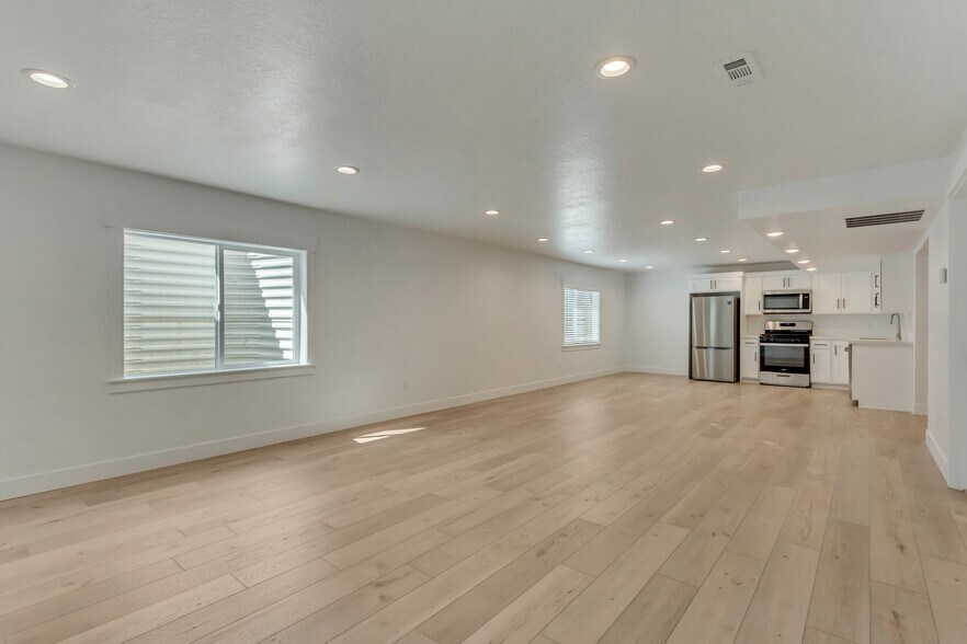 Building Photo - 1241 S Box Elder Dr
