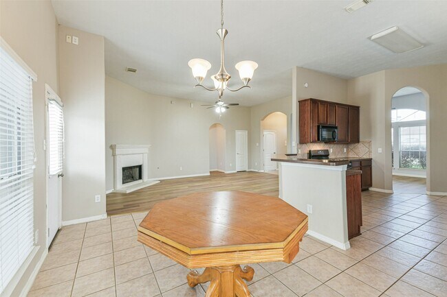 Building Photo - 2212 Highland Crossing Dr
