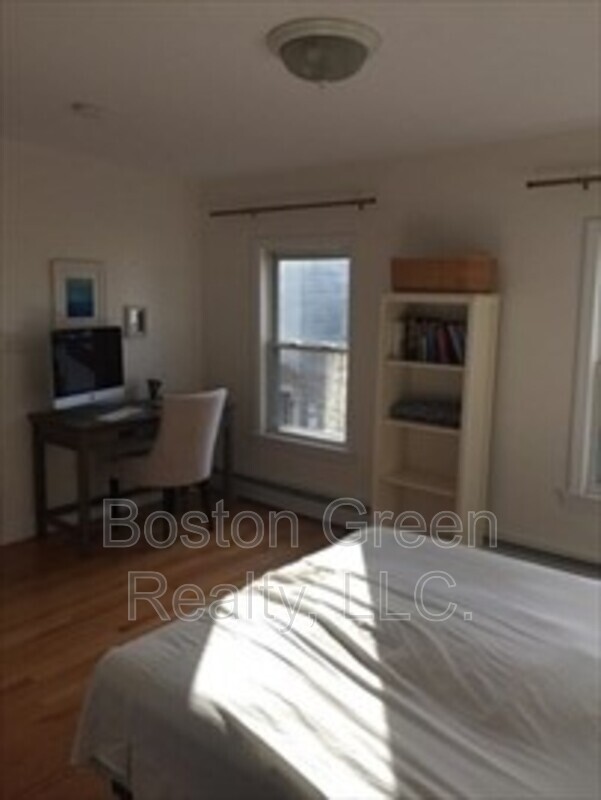 Building Photo - 652 Dorchester Ave