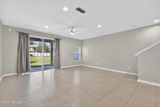 Building Photo - 3910 Buckthorne Dr