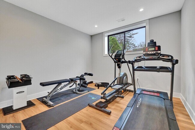 Building Photo - 1100 Balls Hill Rd