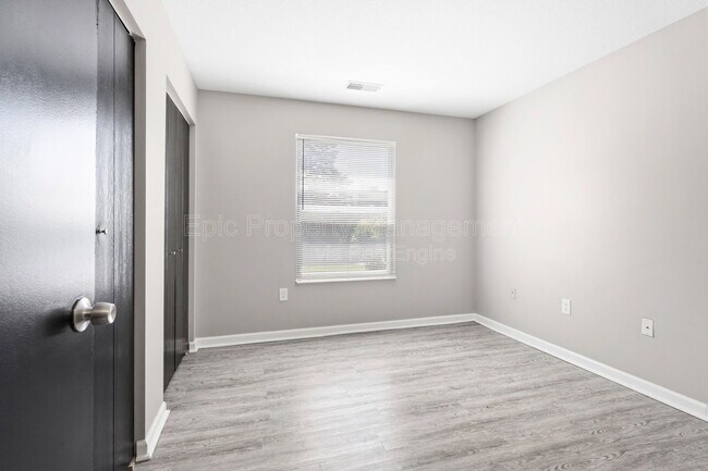 Building Photo - 9030 Charlotte Ct