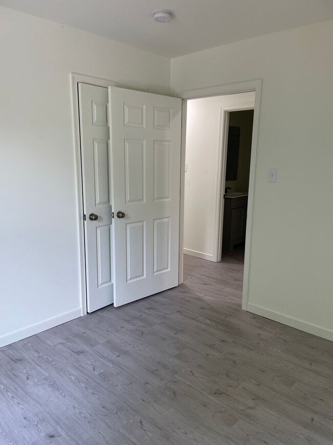 Building Photo - 3 bedroom / 1 bath Duplex / Apartment Cumberland, VA