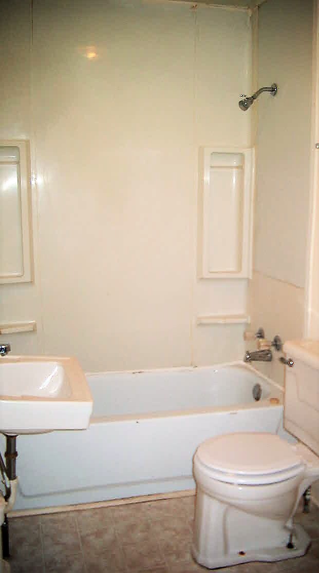 Bathroom - 2807 W Lincoln St