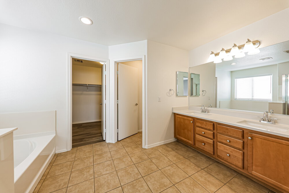 Building Photo - 973 E Doris St