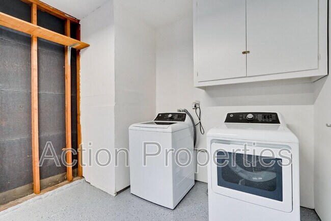 Building Photo - 457 Carneros Ave