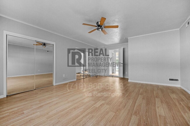 Building Photo - 903 W 15th St