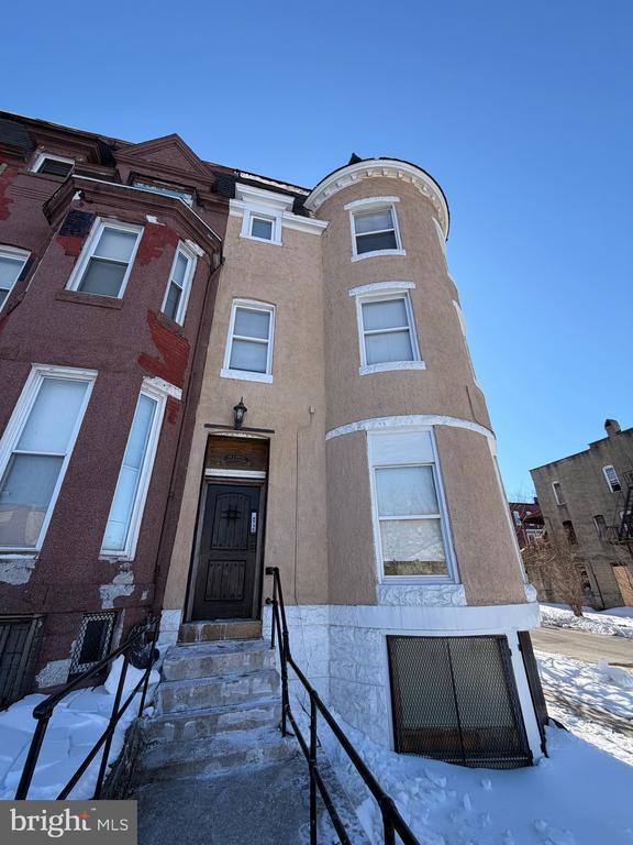 Building Photo - 2735 W North Ave