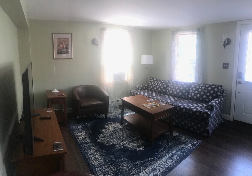 Living room - 82 High St