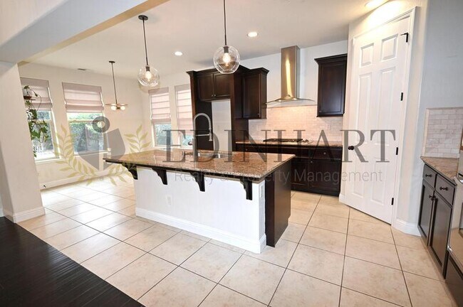 Building Photo - 11348 N Via Ventana Way