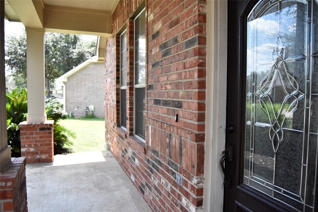 Building Photo - 18627 Summercliff Ln