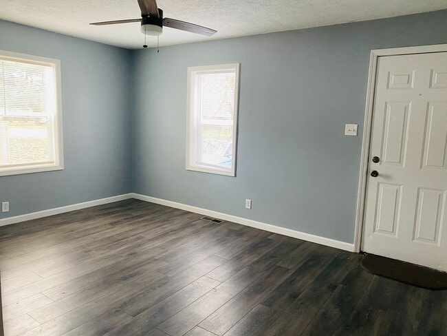 Building Photo - Charming 2-Bedroom Home with Stylish Upgra...