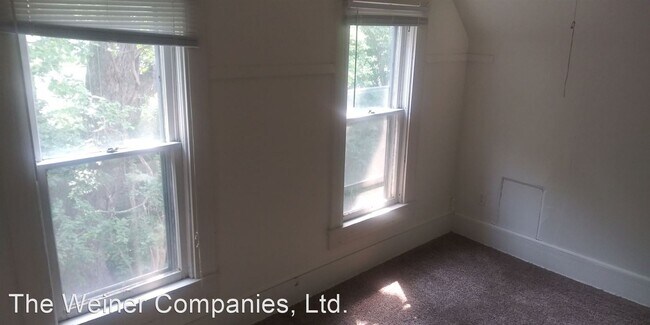 Building Photo - 4 br, 3 bath House - 505 E. Elm St.
