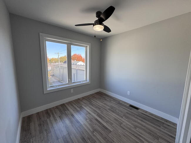 Building Photo - 222 N Apperson Way