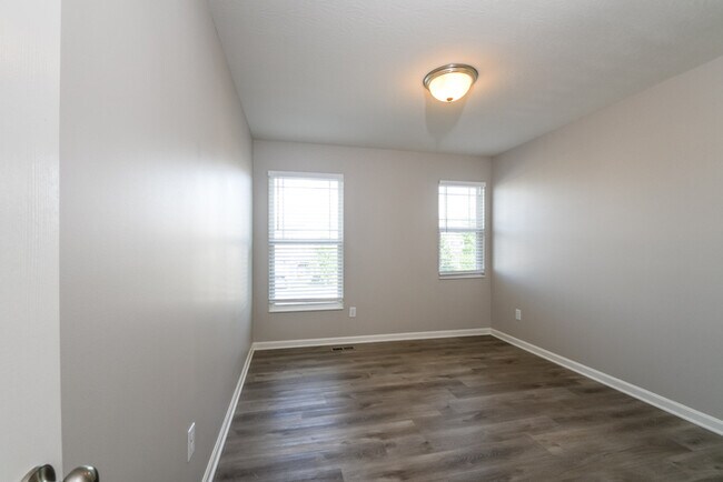 Building Photo - 2452 Cabin Hill Rd