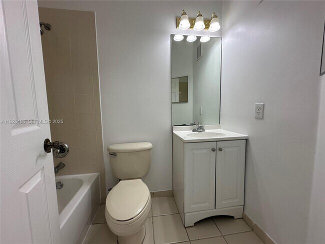 Building Photo - 2308 SE 23rd Terrace