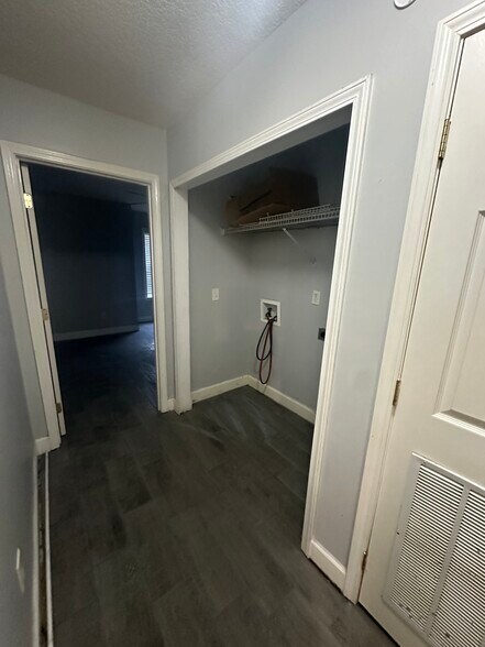 Building Photo - 104 Camellia Ct