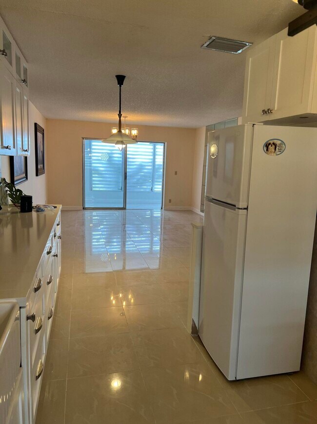 Building Photo - 131 Lake Olive Dr