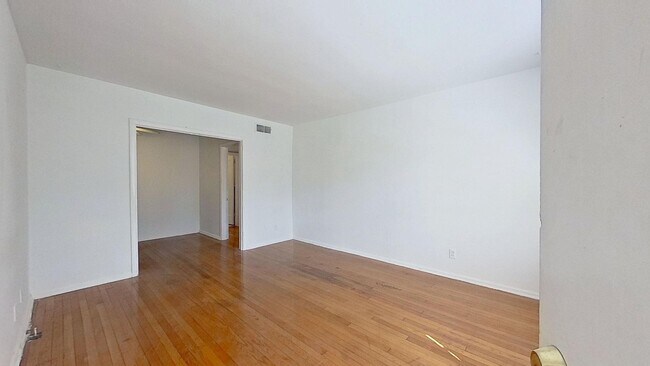 Building Photo - 1529 McDuff Ave S