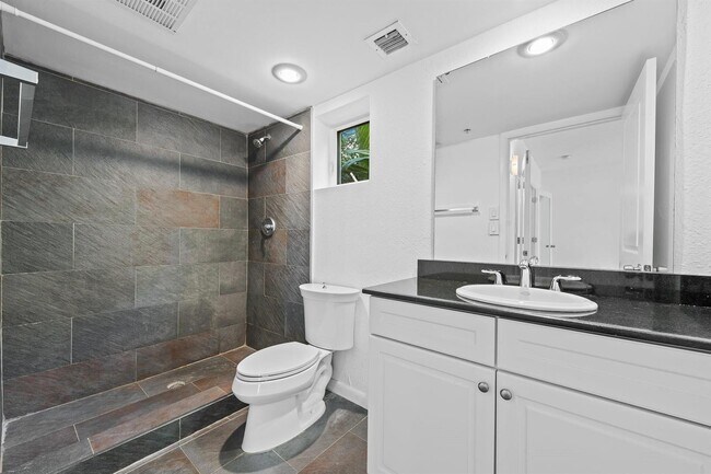 Building Photo - Southeast 15th Street, Fort Lauderdale, FL 33316 - 2 BR 2 BA single-family home