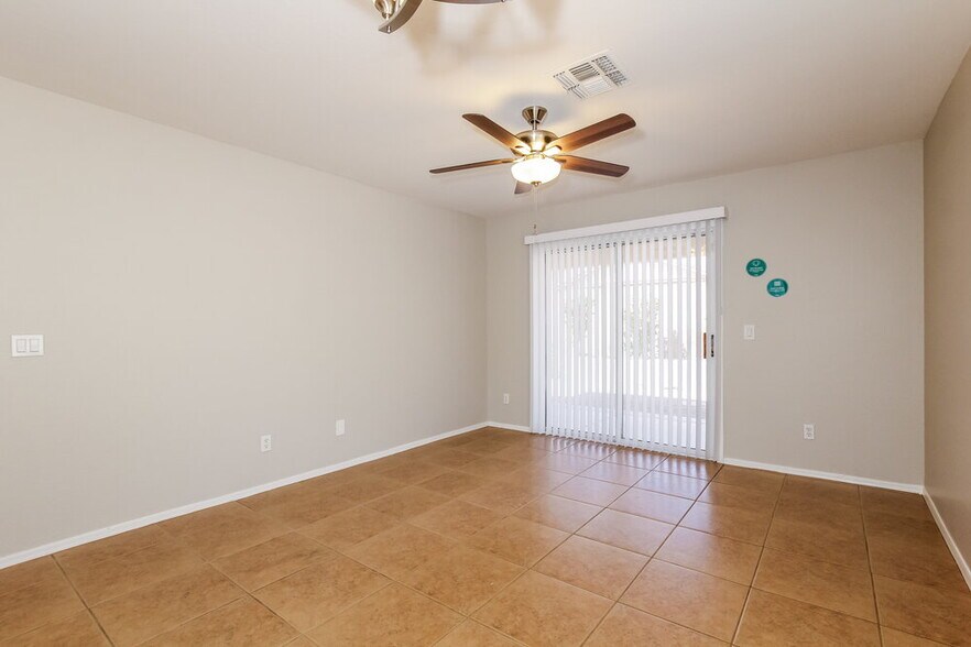 Building Photo - 12654 W Paradise Dr