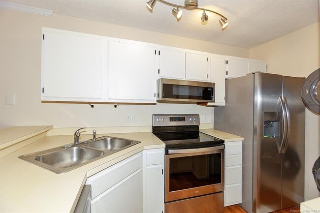 Building Photo - 103 Stratford Dr