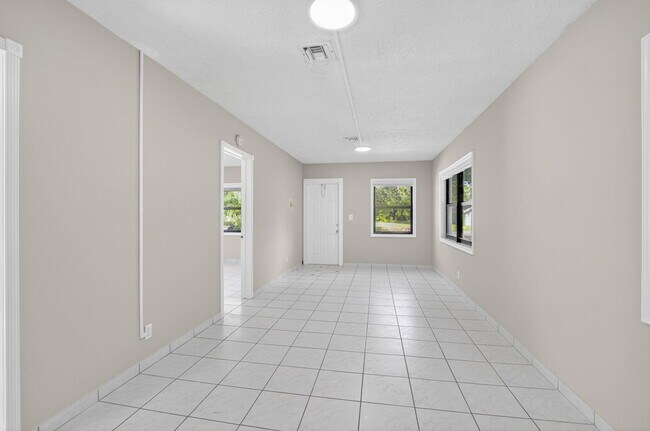 Building Photo - 3940 NW 5th Ave
