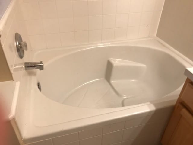 Main Tub - 4056 Bolinas Ct