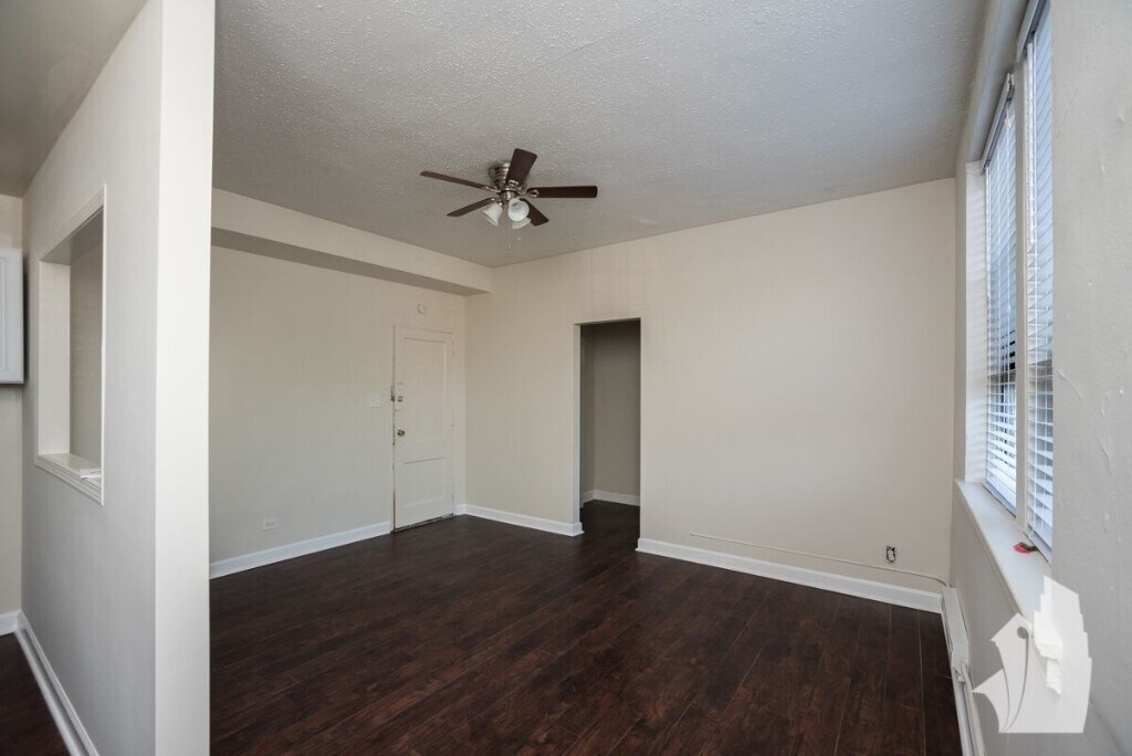 Building Photo - 3346 N Marshfield Ave