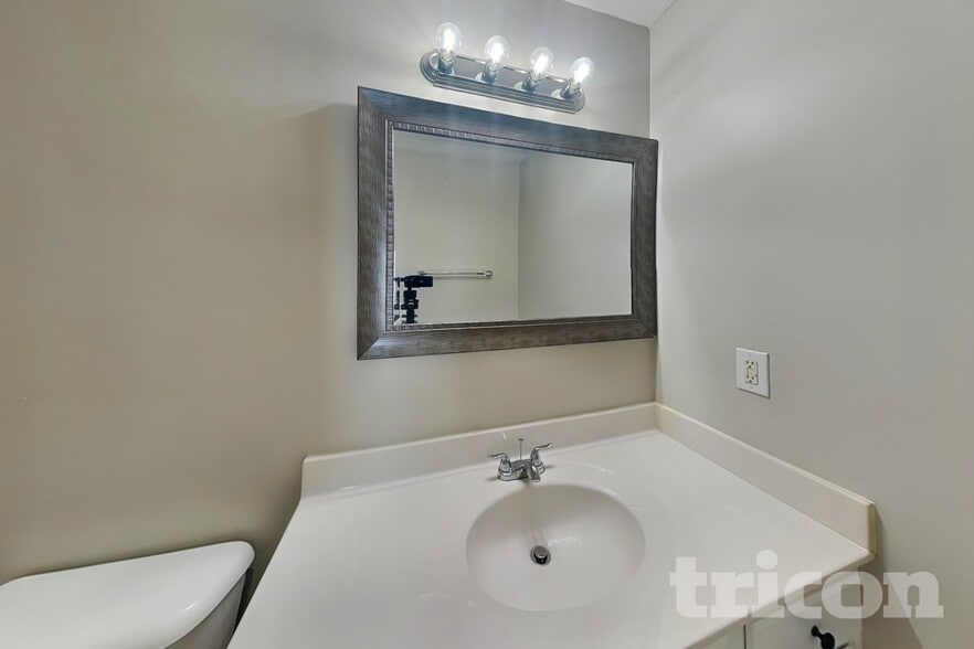 Building Photo - 261 Silver Ridge Dr