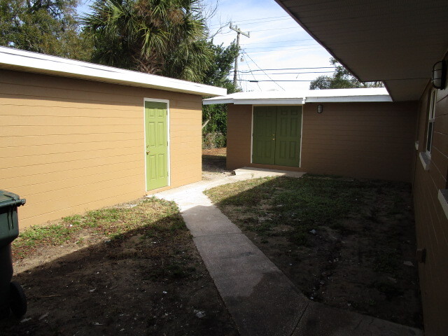 Building Photo - 1221 Essex Rd