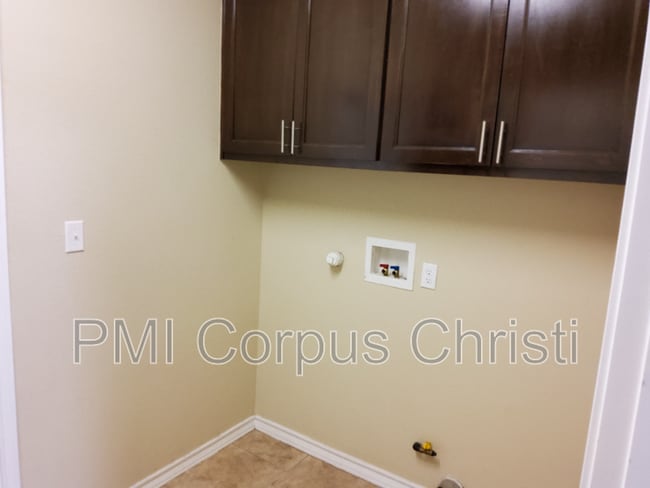 Building Photo - 4009 Cimarron Lake Dr