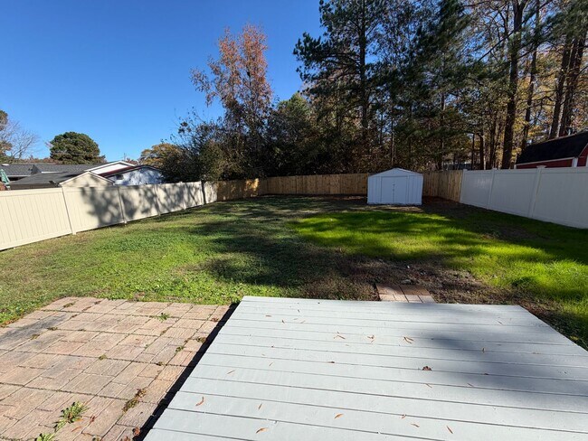 Building Photo - Remodeled bathrooms, new kitchen in this Nashville beauty - REDUCED!!